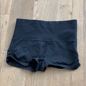 LULULEMON HOT YOGA SHORT